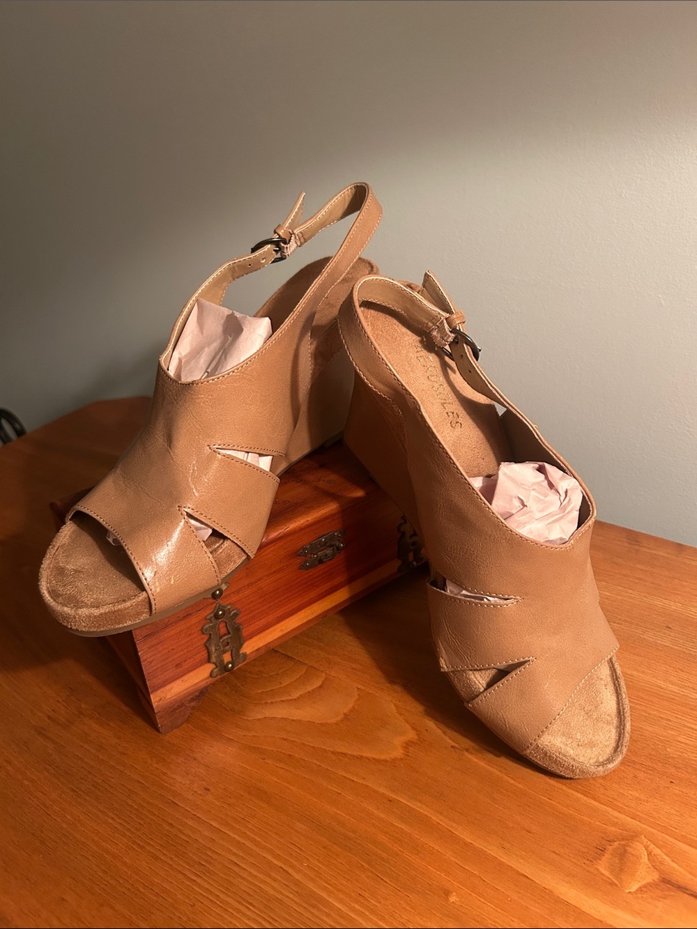AEROSOLES Tan Slingback Wedge Sandals